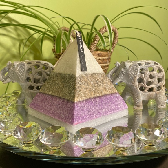 HANDmade Lure's Pyramid Candle Infused w/ Lavender Vanilla Essential Oils & Gem - Picture 4 of 5
